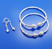 Load image into Gallery viewer, Pair of West Indian Cocoa Head Bangles and Free Earings to Match